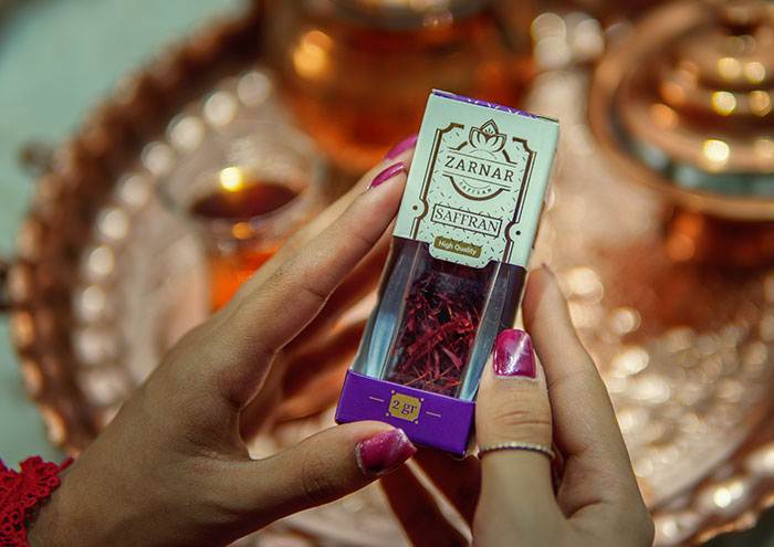 طراحی بسته بندی زعفران آوند استودیو